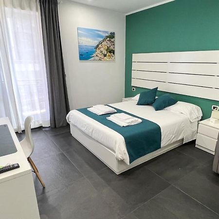 Soave Rooms Наполи Екстериор снимка