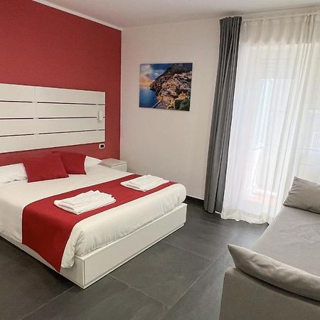 Soave Rooms Наполи Екстериор снимка