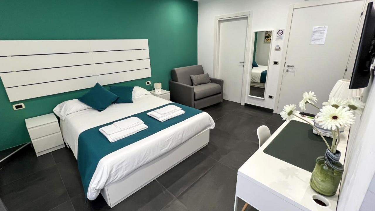 Soave Rooms Наполи Екстериор снимка