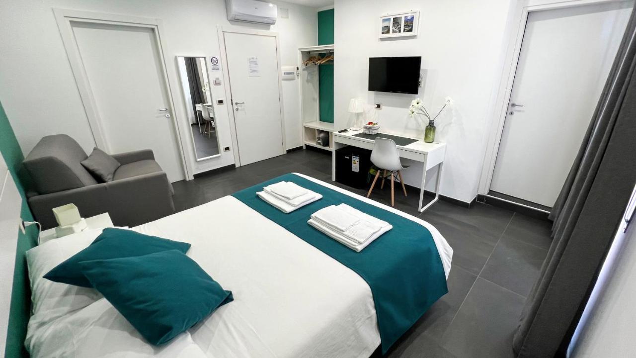 Soave Rooms Наполи Екстериор снимка