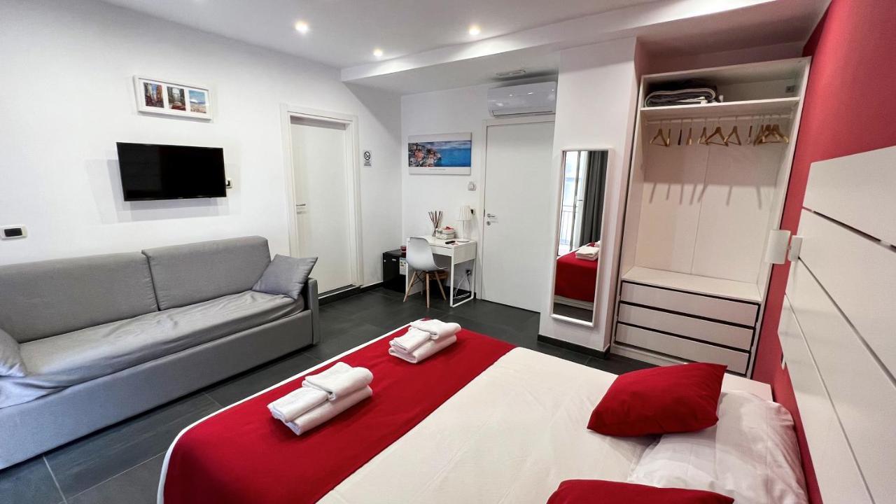 Soave Rooms Наполи Екстериор снимка