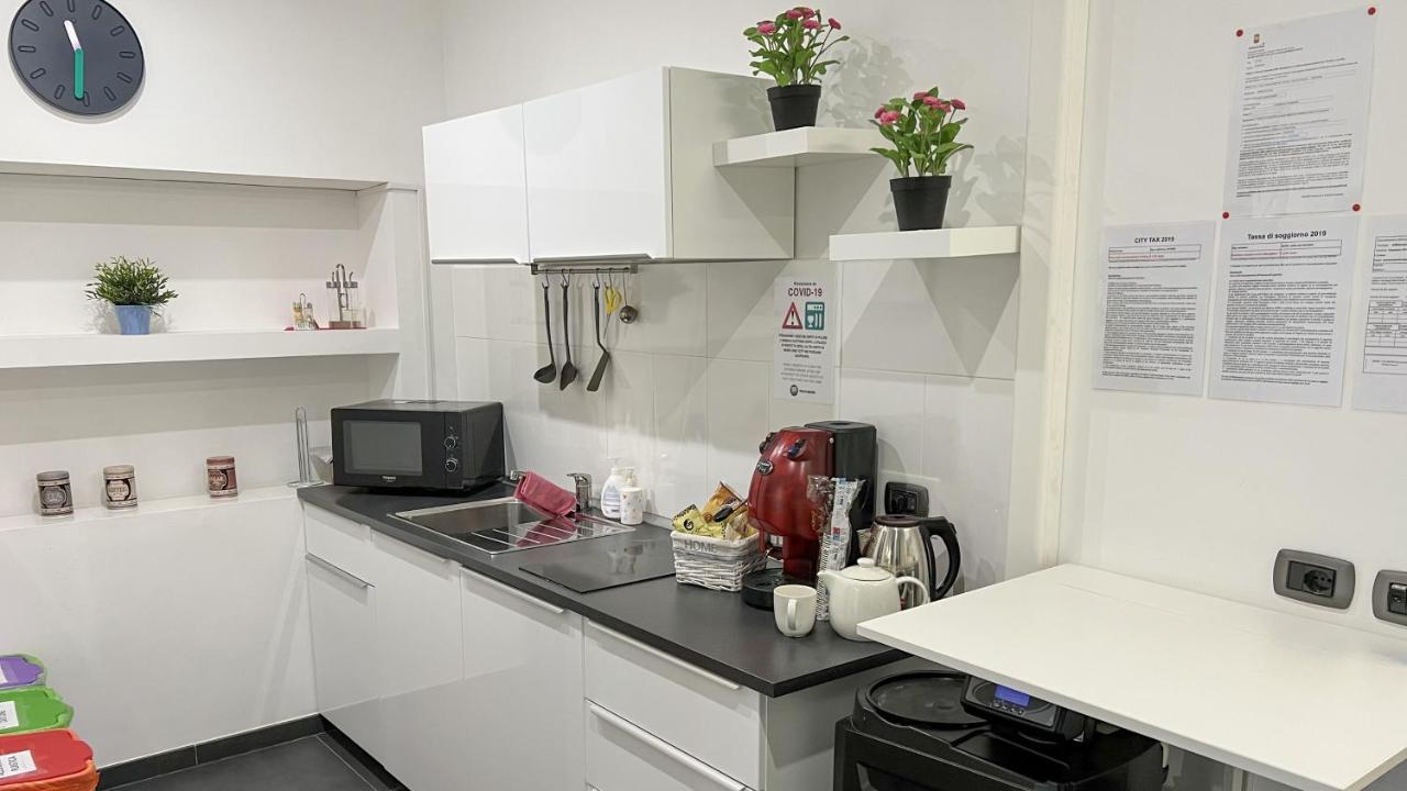 Soave Rooms Наполи Екстериор снимка
