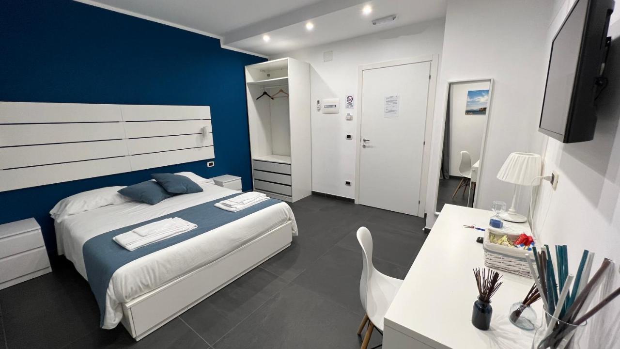 Soave Rooms Наполи Екстериор снимка