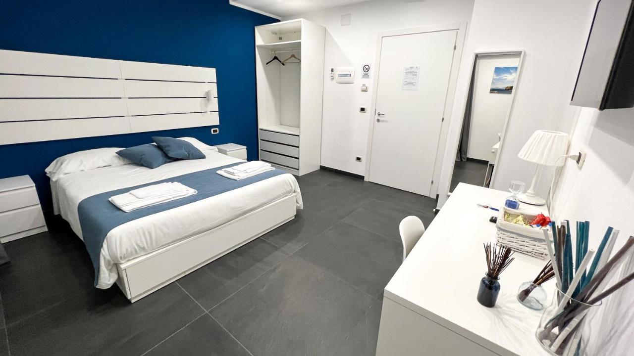 Soave Rooms Наполи Екстериор снимка