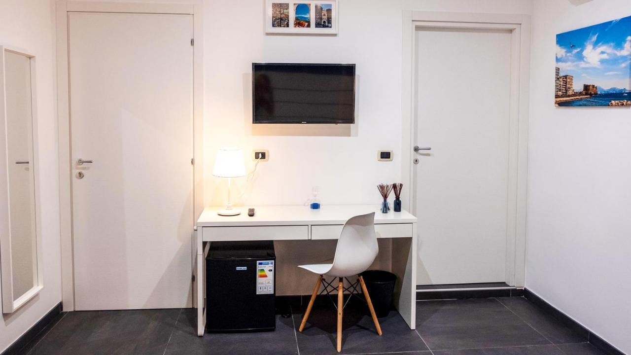 Soave Rooms Наполи Екстериор снимка