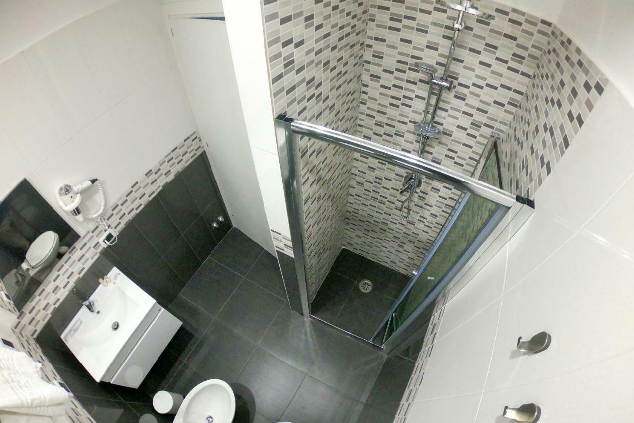 Soave Rooms Наполи Екстериор снимка